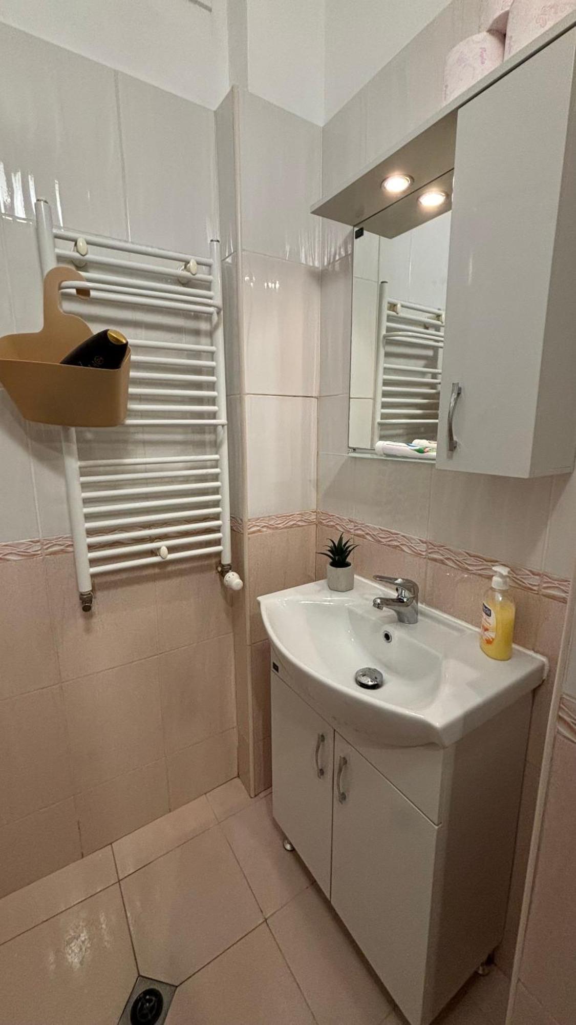 Quiet 2 Bedrooms Downtown Apart Софія Екстер'єр фото