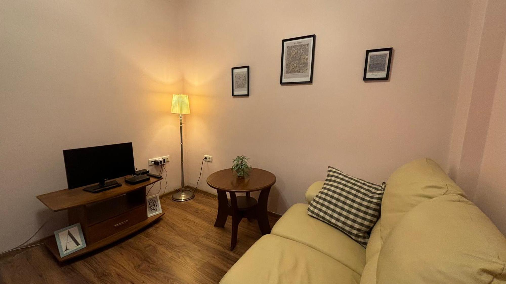 Quiet 2 Bedrooms Downtown Apart Софія Екстер'єр фото