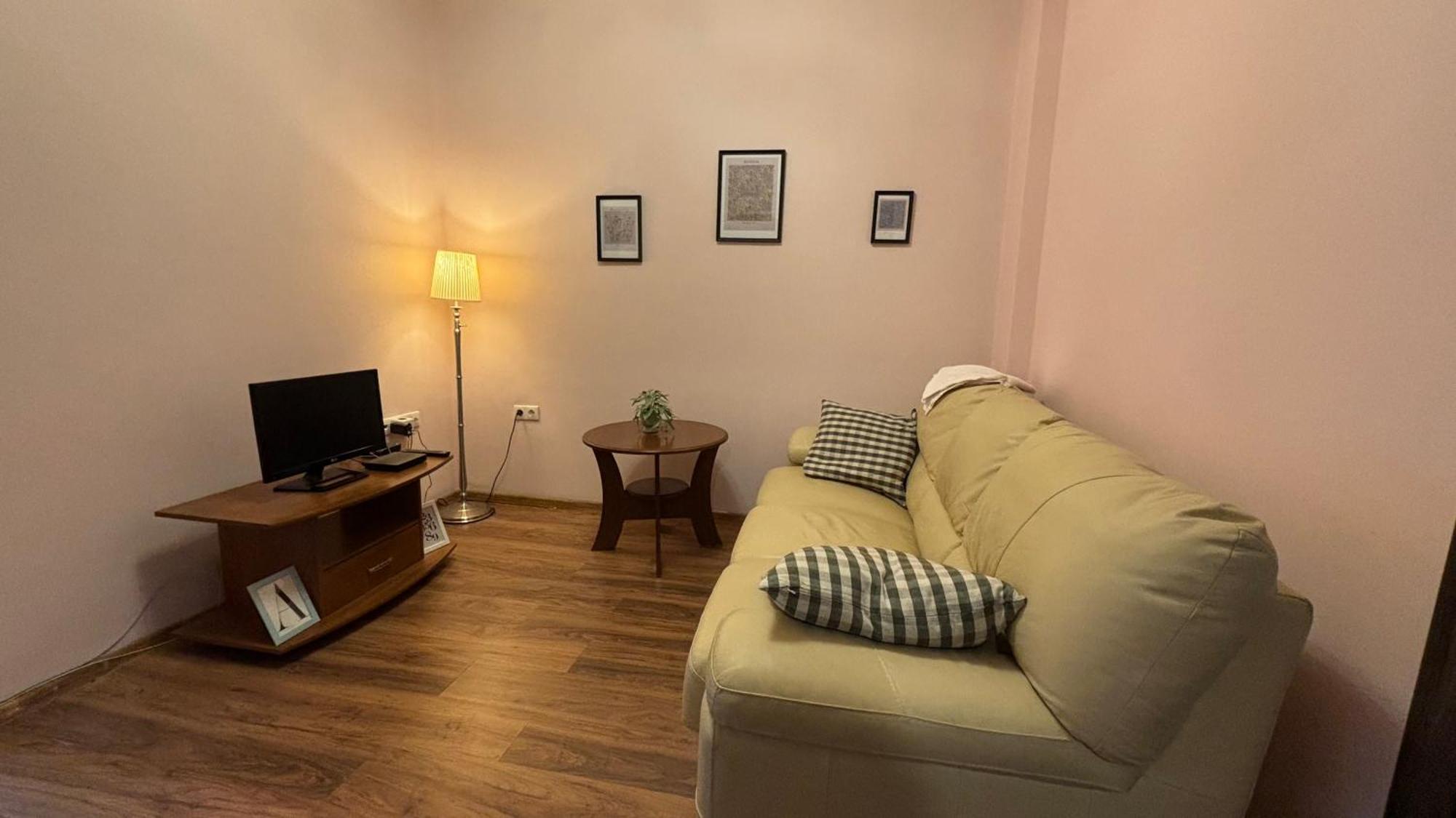 Quiet 2 Bedrooms Downtown Apart Софія Екстер'єр фото
